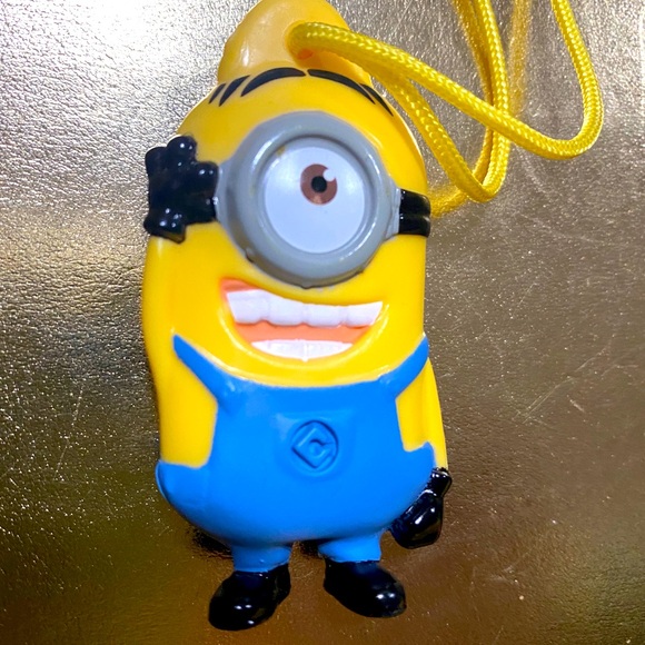 UNIVERSAL STUDIOS DESPICABLE ME 2 MINIONS GENERAL MILLS CEREAL COLLECTIBLE 2.75” - Picture 2 of 4